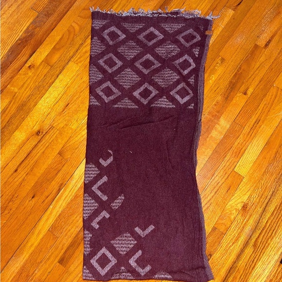 Roots Scarf - Picture 2 of 2
